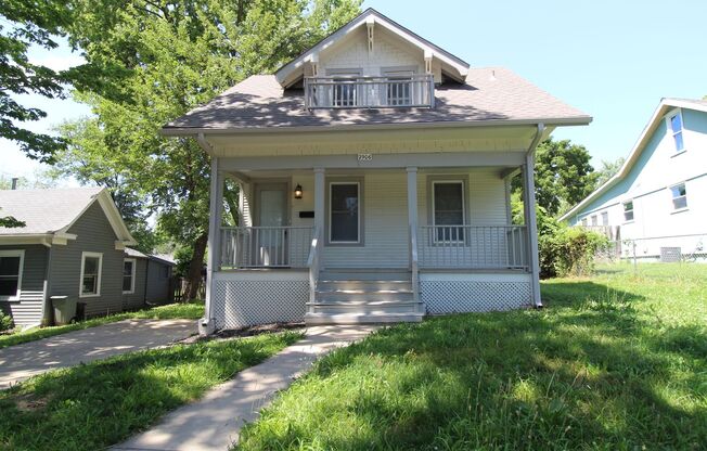 2 Bedroom 1 Bath Home With An Office Or Den Area