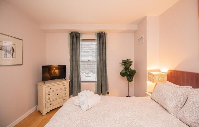 2 beds, 2 baths, 1,080 sqft, $5,750, Unit 401