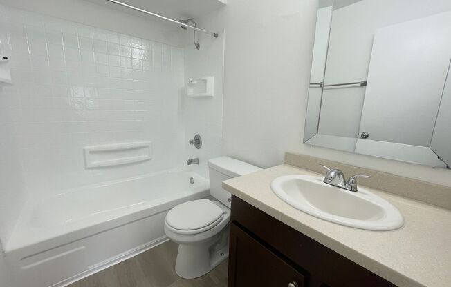 3 beds, 1 bath, 990 sqft, $1,755, Unit 60