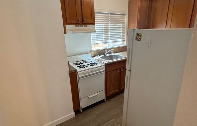 Studio, 1 bath, 425 sqft, $2,025, Unit 3