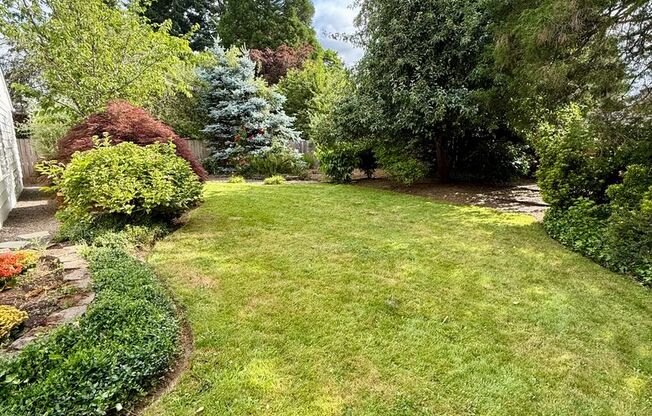 Beautiful Home w/Upgrades Throughout in Lake O~ Great School's, Shopping and Dining~ Don't Miss Out!