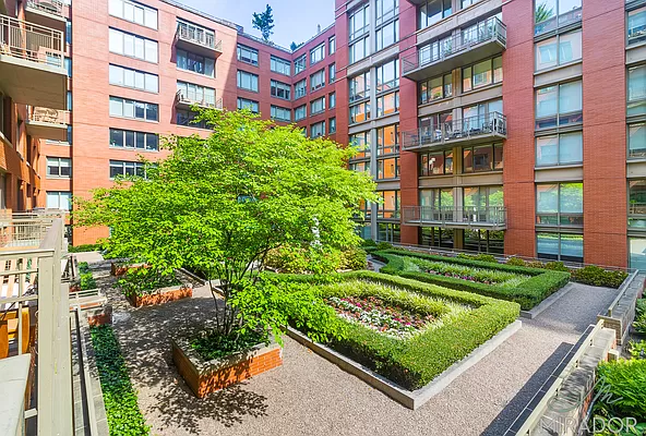 Studio, 1 bath, $4,100, Unit 445