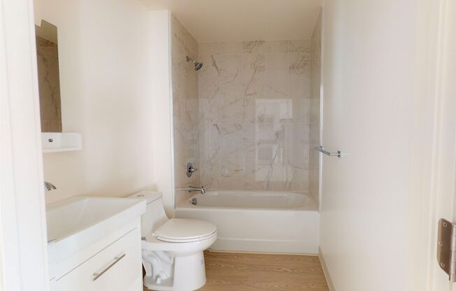 3 beds, 2 baths, 960 sqft, $4,370, Unit 363 6th St, Unit 905