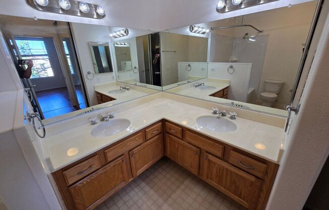 2 beds, 2 baths, $2,700, Unit # 8