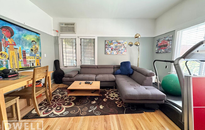 1115 W ALTGELD ST
