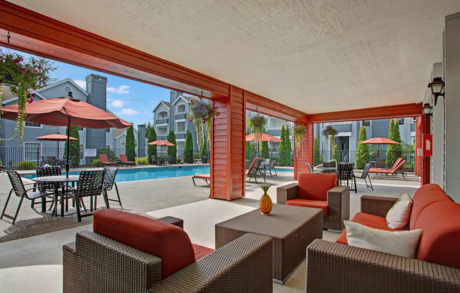 Breckenridge outdoor pool Apartments in Everett, WA