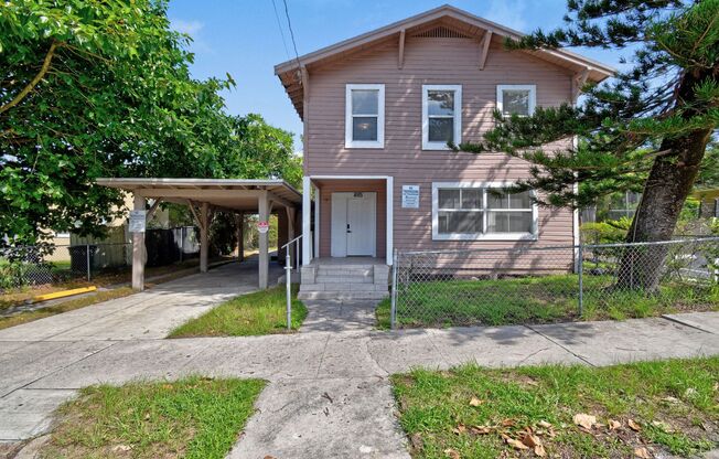 885–887 7th St