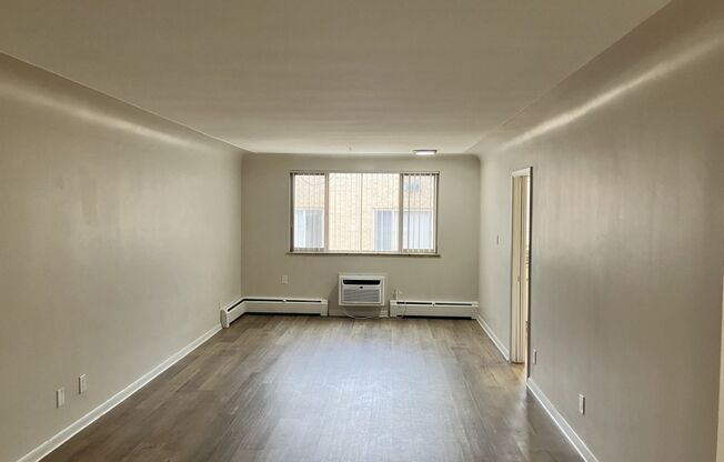 1 bed, 1 bath, 727 sqft, $1,375