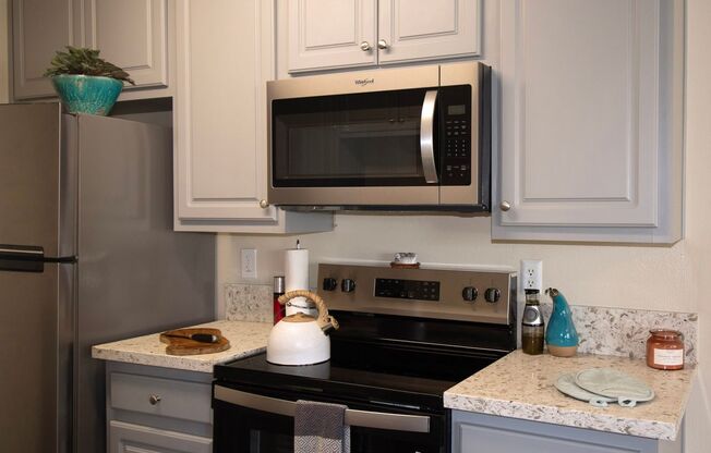 2 beds, 2 baths, 810 sqft, $2,825, Unit B-4