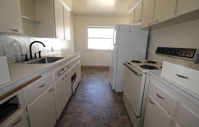 2 beds, 1 bath, 1,200 sqft, $1,395, Unit 1