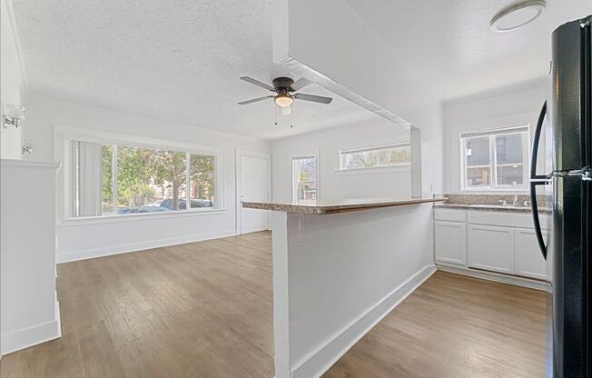 1405 CEDAR AVE