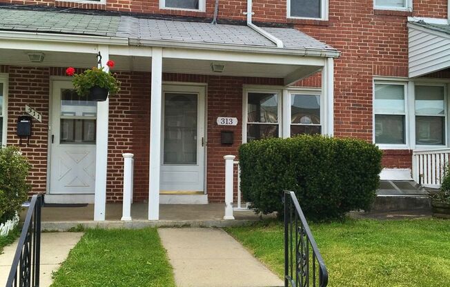 Charming 3 Bedroom/2 Bath Townhome in Baltimore, MD!