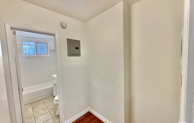 1108 S SHERBOURNE DR