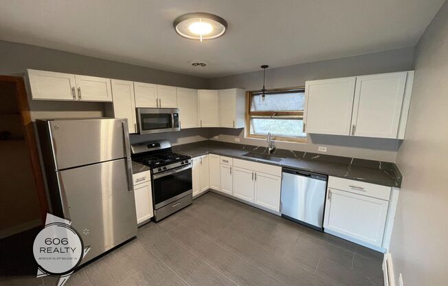 Fully Remodeled Apt on Harlem!