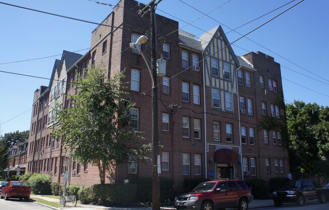 1 bed, 1 bath, 330 sqft, $1,045, Unit 203