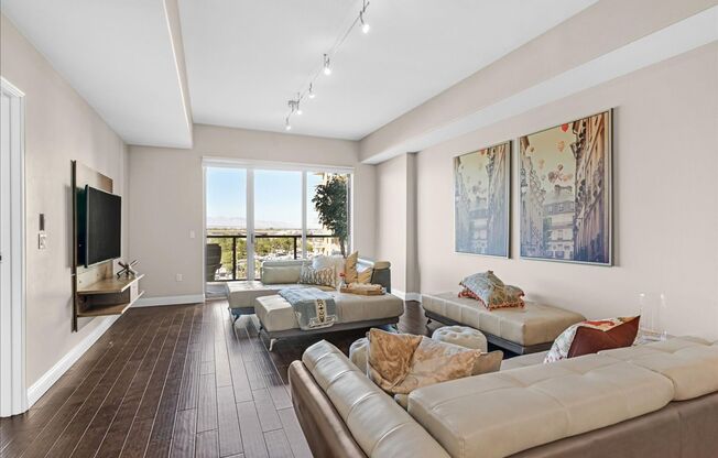 Designer Furnished Beauty at One Las Vegas!