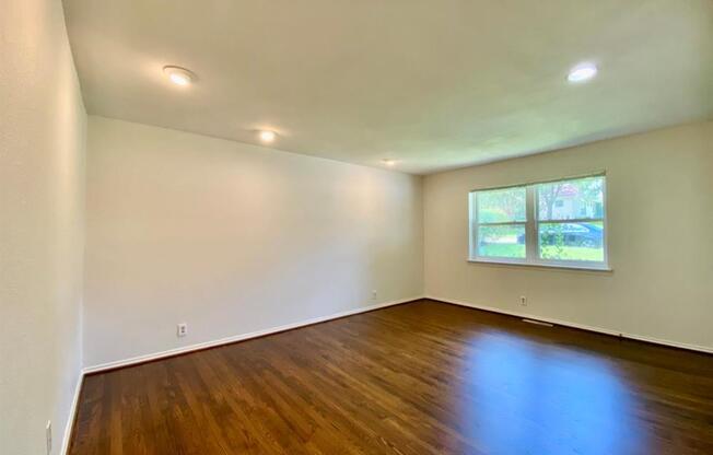2125 Forest Oaks Dr