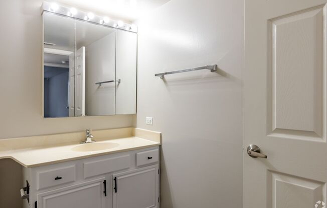 1 bed, 1 bath, 835 sqft, $1,795, Unit 2021B-304B