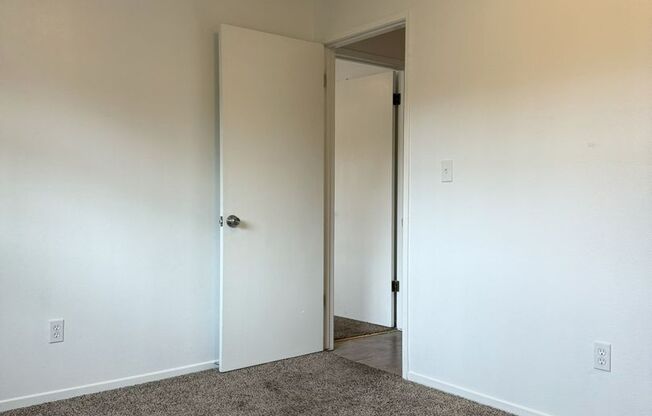 2 beds, 1 bath, $1,175, Unit 745 W Santa Fe Ave