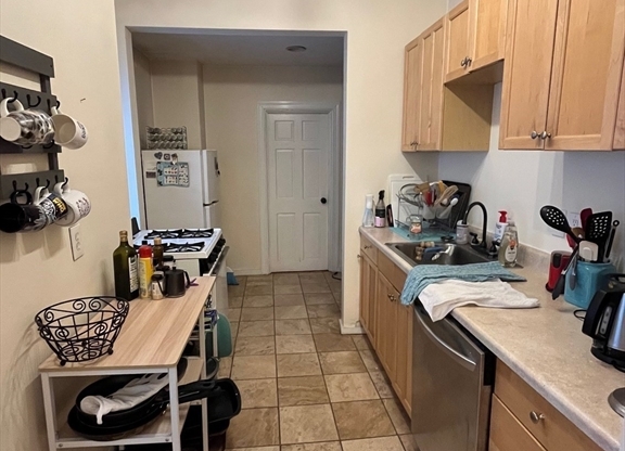 2 beds, 1 bath, 1,000 sqft, $3,450, Unit 1