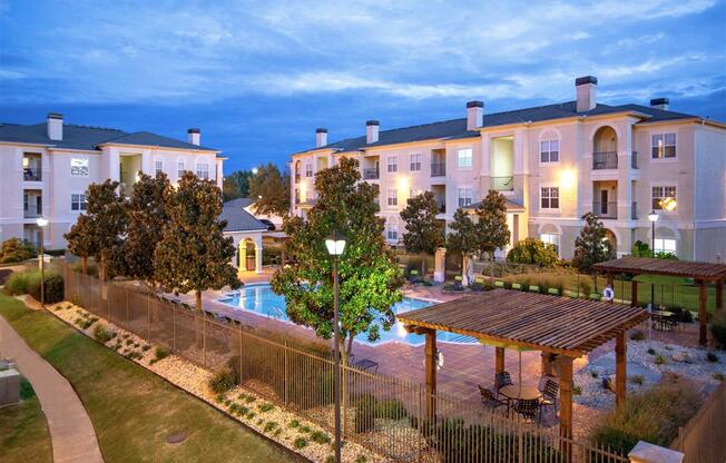 Pool and Lounge, Pet Friendly Homes - Estancia Apartments For Rent Tulsa OK - 1, 2 , and 3 Bedroom Units Available
