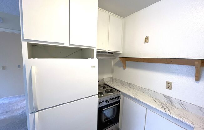 1BR/1BA North Park Condo - 55+ Community, Updated Bathroom, Freshly Painted, Onsite laundry, Craft Room, Gym, and TV Room!