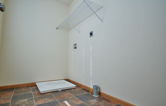 2 beds, 1.5 baths, 1,056 sqft, $1,235, Unit 58W