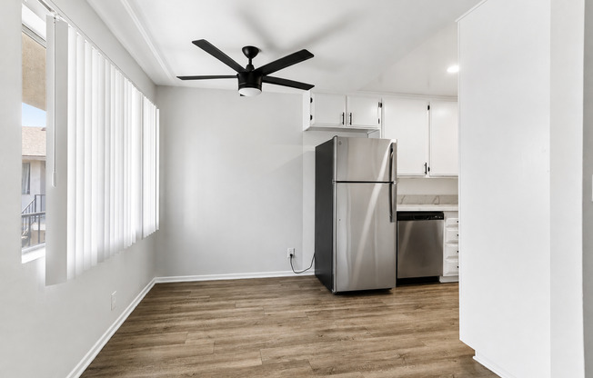 2 beds, 1 bath, 750 sqft, $1,698, Unit 209