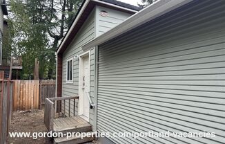 SE 88th Ave - 2 bedroom ADU close to the restaurants and shops along SE 92nd Ave and SE Foster Blvd