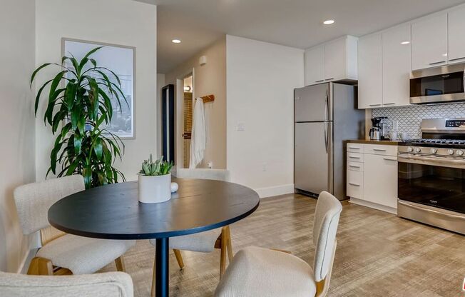 Studio, 1 bath, 448 sqft, $1,976, Unit 1021