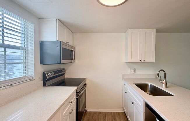 1 bed, 1.5 baths, 778 sqft, $1,445