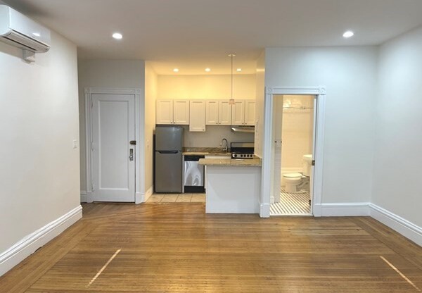 174 Newbury St Apt 2M