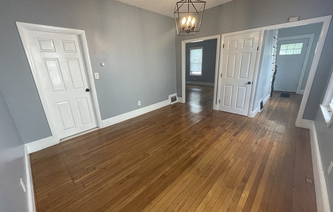28 HALL PL