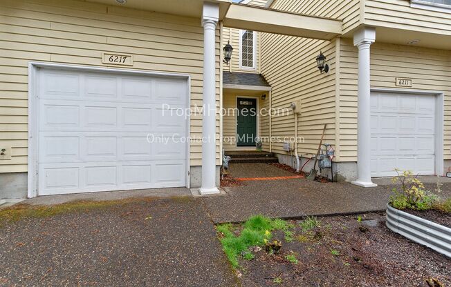 Light & Bright Townhome in Johns Landing!