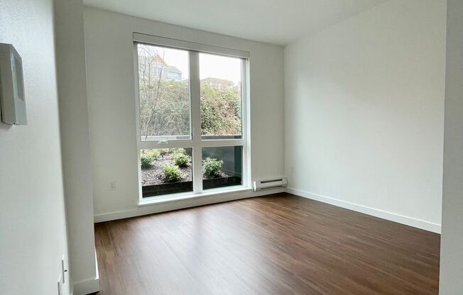 1 bed, 1 bath, 674 sqft, $2,425, Unit 203