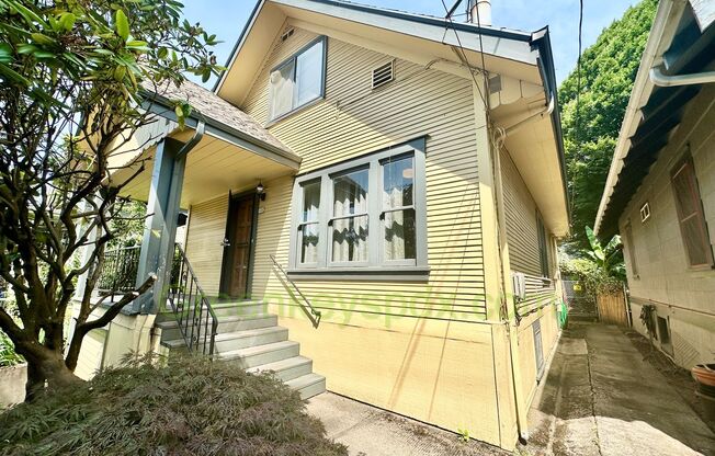 3-Bedroom, 2-Bathroom House with Attached Garage Near Belmont and SE 45th