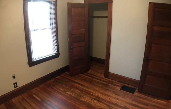 4 beds, 1 bath, $1,500