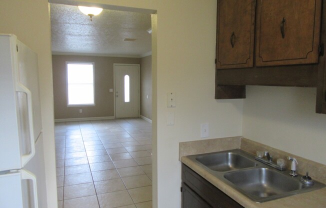 2 beds, 1 bath, 800 sqft, $995