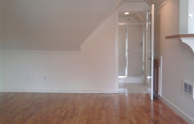 3219 Franklin Ave East