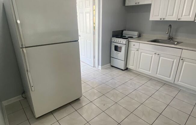 2 beds, 1 bath, 1,122 sqft, $1,875, Unit 520