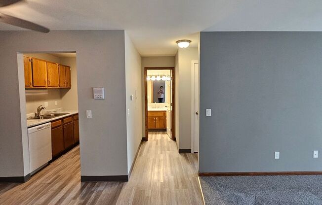 1 bed, 1 bath, 676 sqft, $1,125, Unit 25 - 216