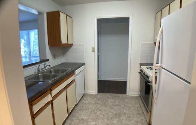 2 beds, 2 baths, $1,295