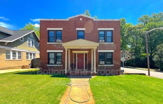600 HAWTHORNE LN