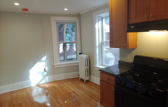 2 beds, 1 bath, $3,400, Unit 14