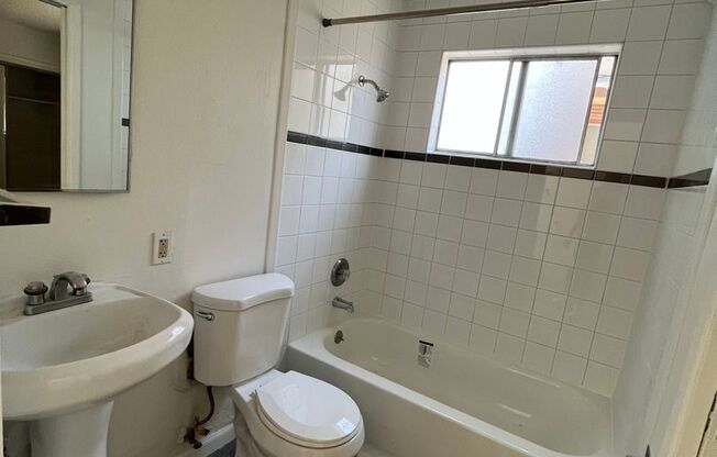 2 beds, 1 bath, $1,850, Unit 1