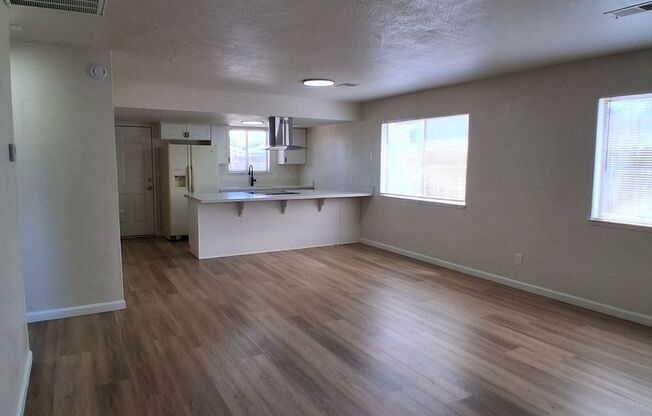 546/550 E Polk St