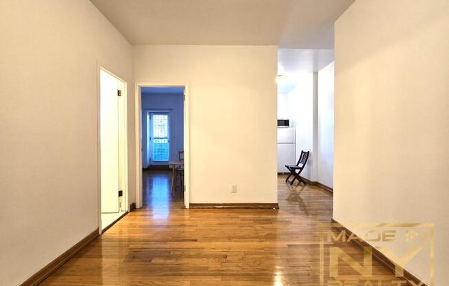 2 beds, 1 bath, $3,100, Unit 1st