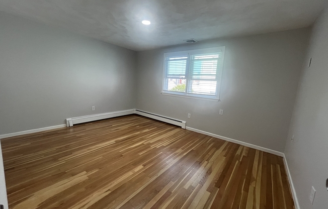 3 beds, 1 bath, $3,250, Unit 2