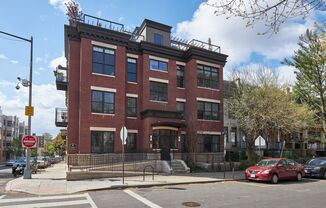 Ideally situated 2 bedroom/1 bath in Adams Morgan