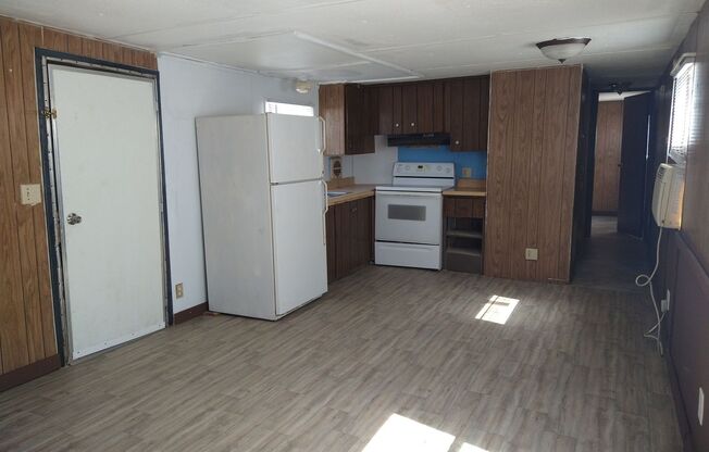 2 beds, 1 bath, 750 sqft, $750, Unit 15